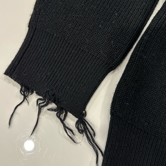 Black distresses cold shoulder sweater - Picture 3 of 4